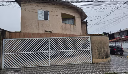 Excelente casa sobre posta, perto de comércios