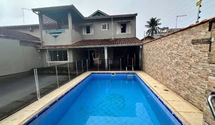 Excelente casa, perto da praia com piscina, bem localizada