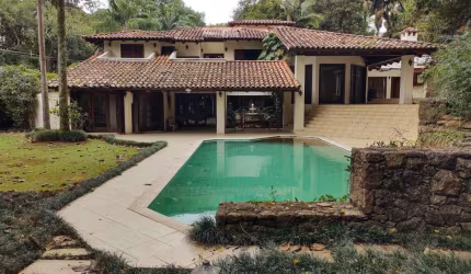 Casa a venda no condominio Chácara Flora