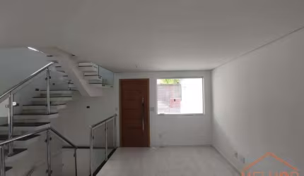 Casa Geminada à Venda em Santa Amélia, Belo Horizonte - MG