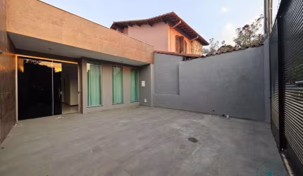 Casa Geminada à Venda em Santa Amélia, Belo Horizonte - MG