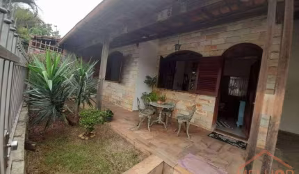 Casa à Venda em Planalto, Belo Horizonte - MG
