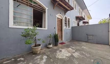 Casa Geminada à Venda em Itapoã, Belo Horizonte - MG