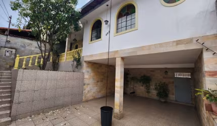 Casa à Venda em Planalto, Belo Horizonte - MG