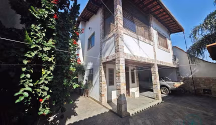 Casa à Venda em Santa Mônica, Belo Horizonte - MG