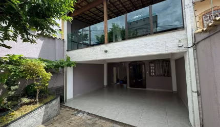 Casa à Venda no Bairro Santa Amélia, Belo Horizonte (MG)