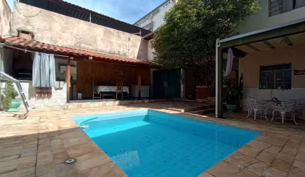 Casa à Venda em Planalto, Belo Horizonte - MG
