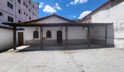 Casa à Venda no Bairro Santa Amélia, Belo Horizonte - MG