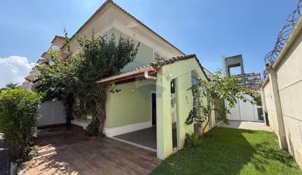 Casa a venda com 3 quartos (1 1suite) 107m², reformado no Condomínio Villagio Del Mare - Recreio.