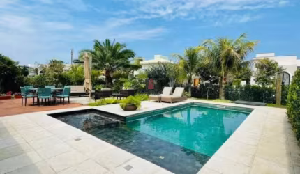 Venda de Casa em Condomínio de Alto Padrão em Campinas-SP - Residencial Estância Eudóxia: 3 quartos, 3 suítes, 1 sala, 5 vagas de garagem, 388,00m².