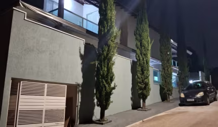Casa Grande E Mobiliada De 3 Dormitórios Sendo 1 Suíte No Condomínio  Renascer 2 Jordanesia