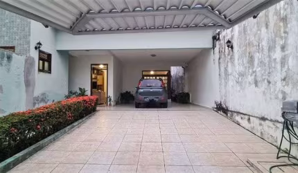Procurando Casa para residência ou ponto comercial em área nobre no bairro de Candelária?!