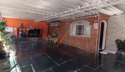 Linda casa térrea com 117m2 de área construída, e terreno de 206m - Jardim Ismênia - Zona Leste de SJC