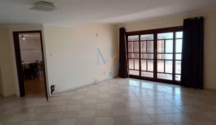 - Linda casa na melhor localização do Jardim Satélite com 4 dormitórios sendo 3 suítes – 300mts de terreno – 220mts de área construída