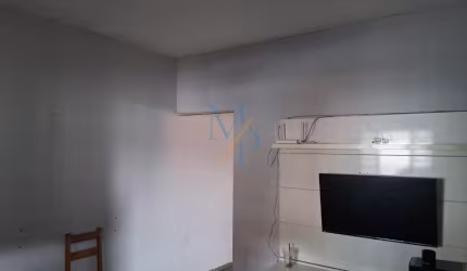 Casa com lavanderia e quintal nos fundos - Próximos de comércios - Oportunidade  no bairro Santa Maria