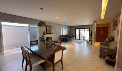 Linda casa com 4 quartos e 5 banheiros no Jardim Colinas