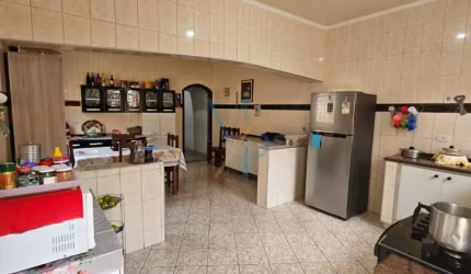 Lindo sobrado no Jardim Portugal - Aceita permuta casa terrea menor valor Ótima localização, comércios nas proximidades , fácil acesso a Av. Cidade Jardim e Av. Ouro Fino