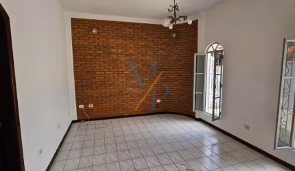 Linda casa em rua sem saída - Ótima localização, próximo de comércios