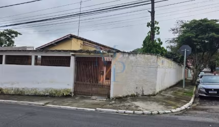 Casa com edícula em ótima localização no bairro Monte Castelo - Próximo a loja Havan e a Av. Pres. Juscelino Kubitschek