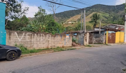 Terreno de 830m² em São Sebastião, aceita permuta.
