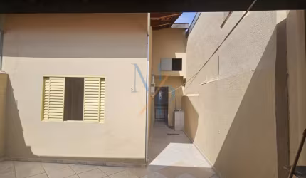 Excelente casa no Bosque dos Eucaliptos - Piso frio em toda casa e ótima localização, comércios na avenida próxima.