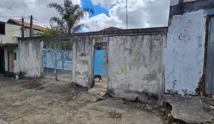 Casa com três dormitórios no Residencial Elmano Veloso - Próximo a comércios