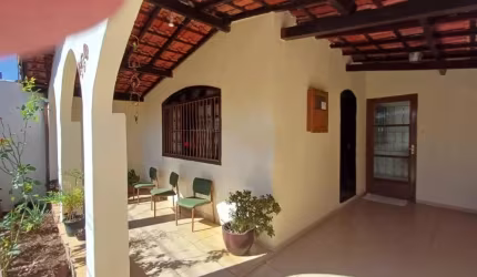 Oportunidade - Casa térrea em excelente localização no bairro Monte Castelo