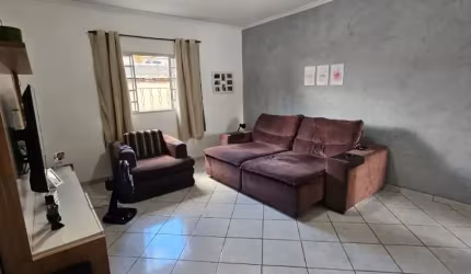 Oportunidade Imperdível! Linda Casa com Piscina à Venda