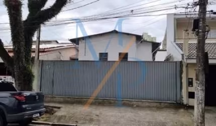 Galpão com 195m² no Parque Industrial, com vestiários e revestimentos