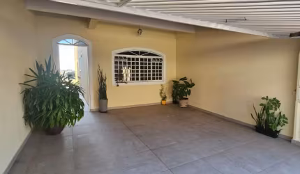 Linda casa com churrasqueira e quartos com sacadas, no Bosque dos Eucaliptos - Ótima localização, tendo variedades de comércios e ficando próximo ao Sesi