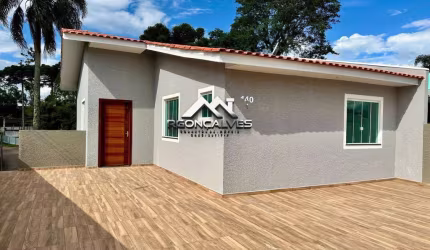 Casa com amplo terreno à venda em Piraquara