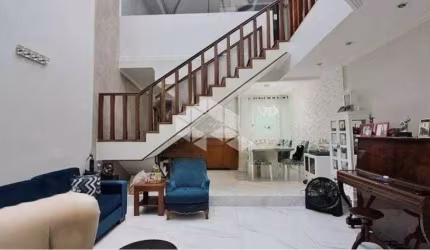 CASA COM 3 SUITES, 5 VAGAS, 392 METROS NO CORAÇÃO DO BAETA NEVES. SBC
