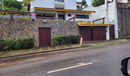 Vendo Excelente Casa 'Caminho das Árvores' com, 4 Quartos e 1 Suíte em Salvador-Ba