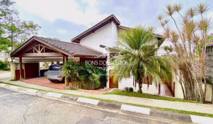 Casa de luxo à venda em Cotia-SP, Moinho Velho: 4 quartos, 4 suites, 3 salas, 4 banheiros, 325,50 m² de área.