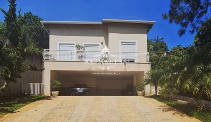 CASA CONTEMPORÂNEA INTEGRADA E IMPECÁVEL EM BOLSAO FECHADO