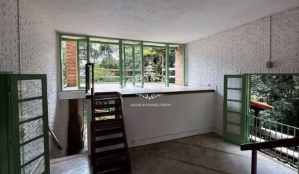 CASA LOFT COM ESTÚDIO - MUITA NATUREZA E UM PAISAGISMO ESPECIAL!