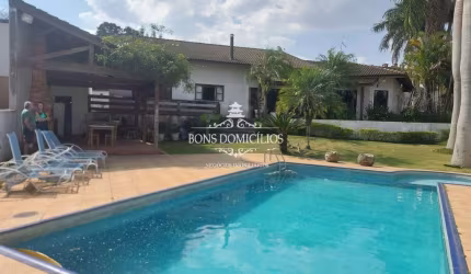 Belíssima casa térrea no Haras Bela Vista com 5 quartos e uma linda piscina.