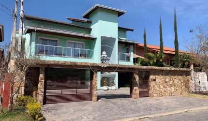 CASA DE CONDOMÍNIO COM 04 DORMS E PISCINA COM 390m²!