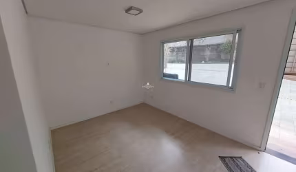 CASA DE VILLAGIO NOVA NO MIOLO DA GRANJA, COM 281m, 3 QUARTOS SENDO UMA SUÍTE, 3 VAGAS E EXCELENTE ACABAMENTO