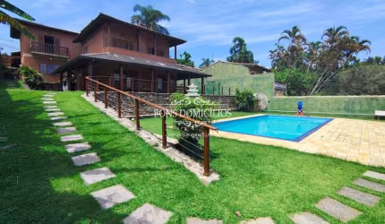 BELISSIMA CASA SUPER BEM LOCALIZADA NO MIOLO DA GRANJA VIANA PARA LOCAÇÃO COMERCIAL OU RESIDENCIAL