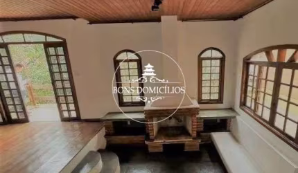 CASA NEOCLÁSICA, CONDOMÍNIO JARDIM DAS FLORES.