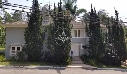 BELÍSSIMA CASA COM 4 SUÍTES E PISCINA NO SÃO PAULO 2, O CONDOMÍNIO MAIS DESEJADO DE COTIA E GRANJA VIANA.