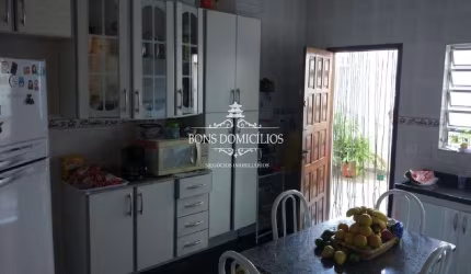 Linda casa no parque São George em ótima localização.