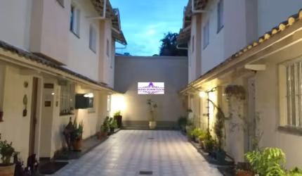 Oportunidade! Casa na região entre Pinheiros e Butantã por menos de 4 mil reais o metro quadrado. Com excelente padrão de acabamento e decoração.