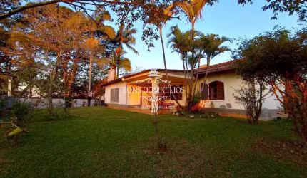 CASA TERREA NA GRANJA VIANA ABAIXO DO VALOR DE MERCADO COM 3 DORMS/SUITE/  TERRENO DE QUASE 1.000M2 PLANO.