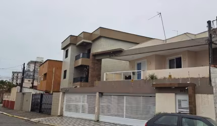 Linda casa nova  com varanda !!!!