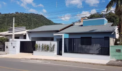 Casa para Venda em Jaraguá do Sul, Jaraguá 99, 3 dormitórios, 1 suíte, 2 banheiros, 2 vagas