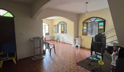 Vende-se Casa na Av Duque de Caxias