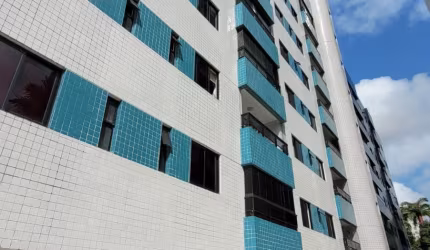 Excelente apartamento muito bem localizado com 2 quartos nos Aflitos.