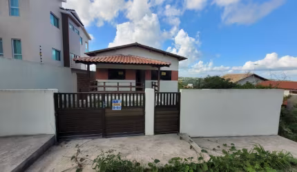 Casa com 3 quartos sendo 1 suíte, à venda em Gravatá.